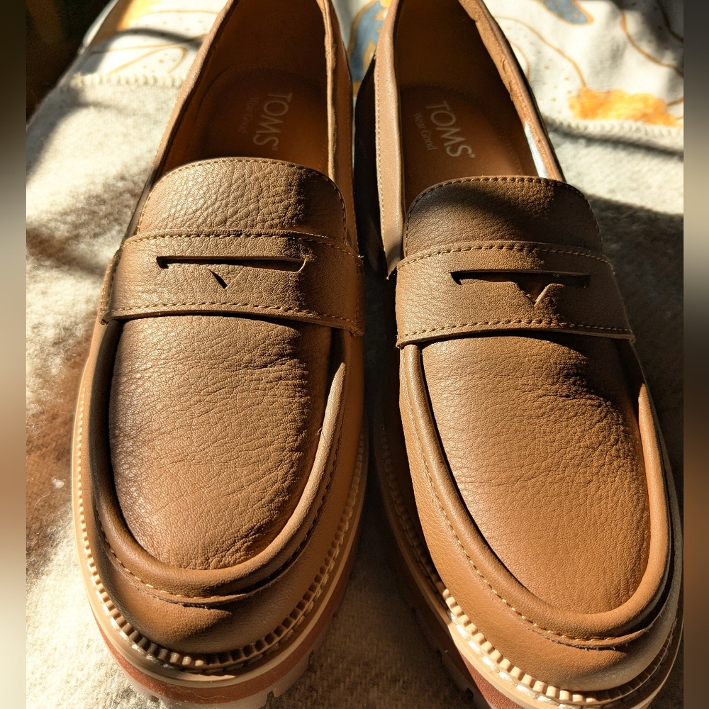 TOMS Women's Cara Tan Leather Loafer Size 9